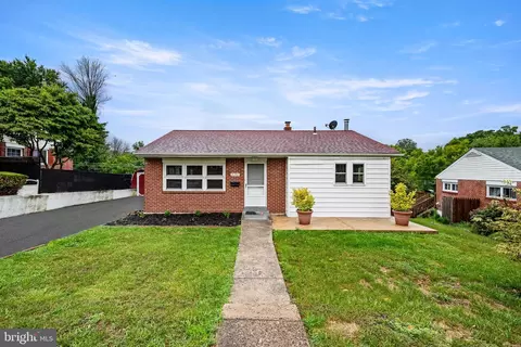 4102 S Lee Ln, Aston, PA 19014