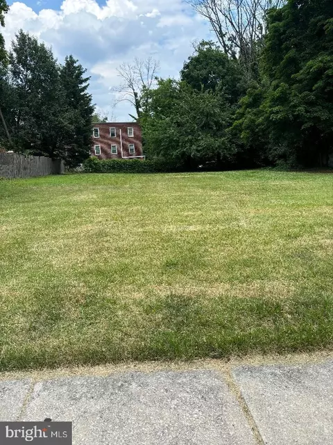 325 Oak Ave, Sharon Hill, PA 19079