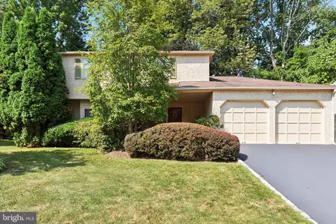 145 Eaton Dr, Wayne, PA 19087