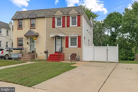 246 Crum Creek Dr, Woodlyn, PA 19094