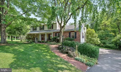 3654 Waynesfield Dr, Newtown Square, PA 19073