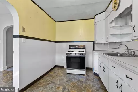 42 Maple St, Marcus Hook, PA 19061 photo 12