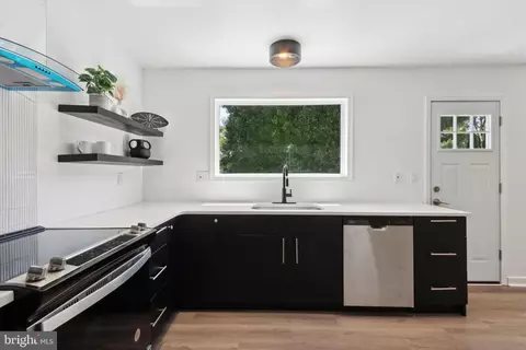 Kitchen - 313 Hanby Cir, Boothwyn, PA 19061 photo 1 of 2
