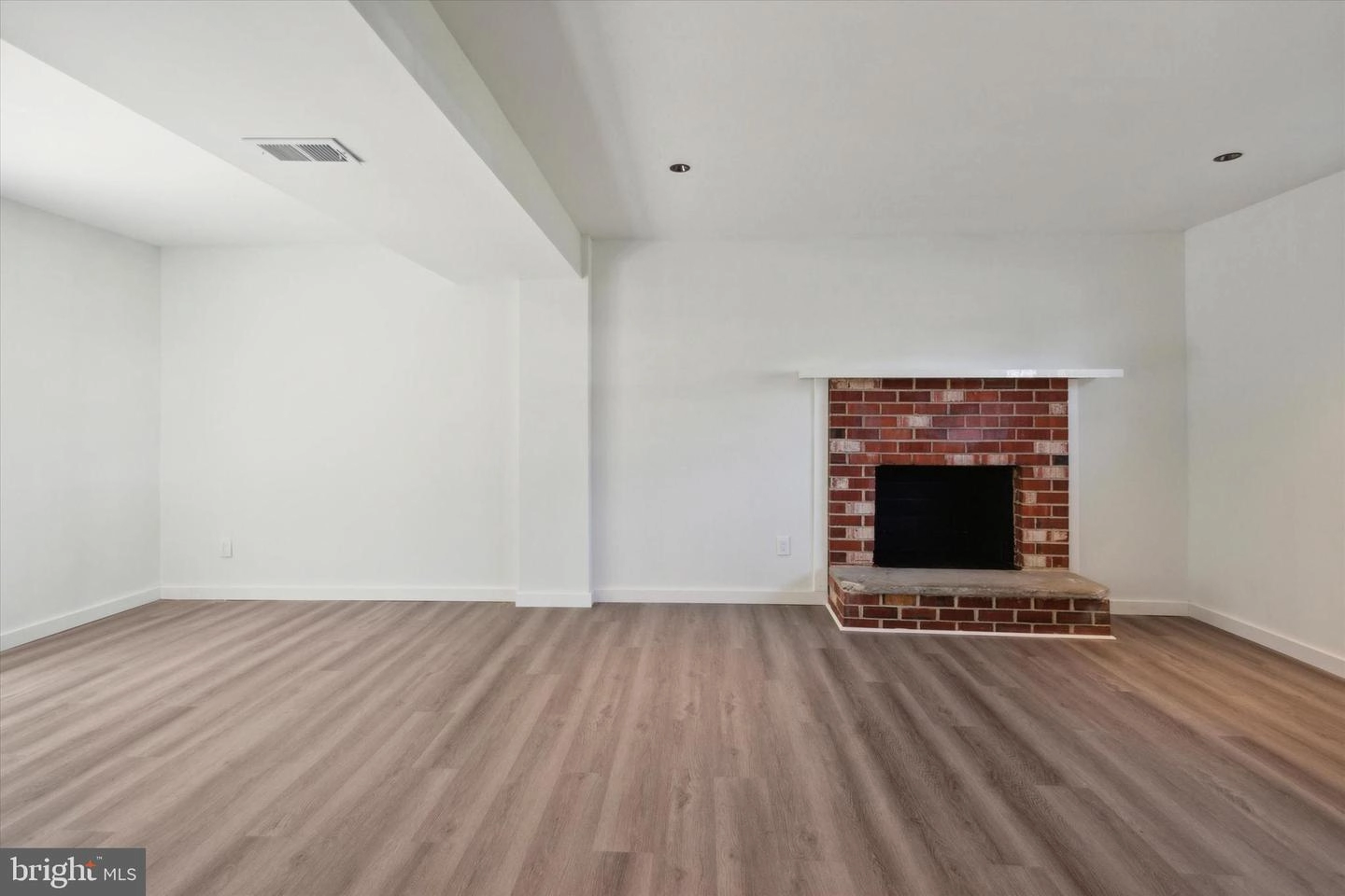 Living - 313 Hanby Cir, Boothwyn, PA 19061 photo 4 of 4