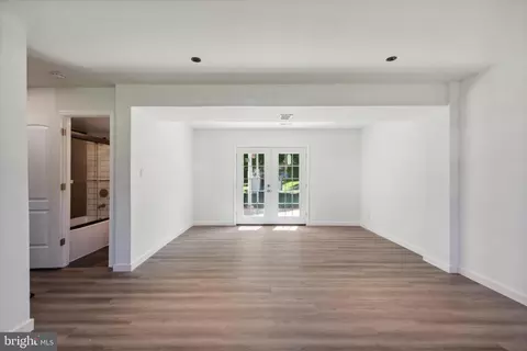 Living - 313 Hanby Cir, Boothwyn, PA 19061 photo 2 of 4