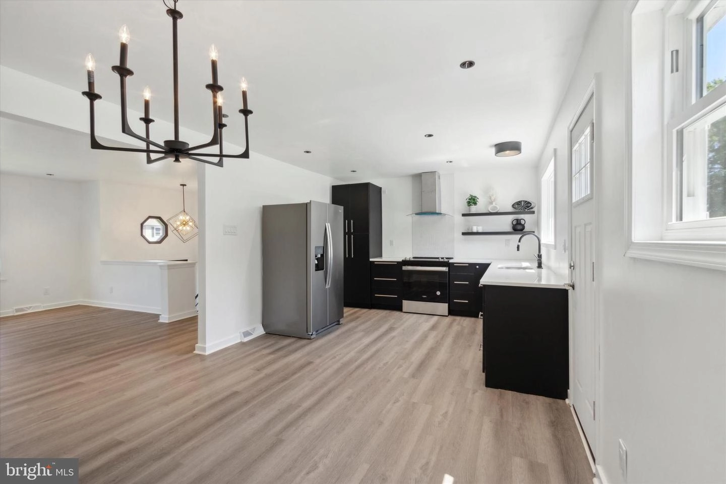 Entry Way - 313 Hanby Cir, Boothwyn, PA 19061 photo 1 of 4