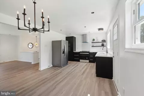 Entry Way - 313 Hanby Cir, Boothwyn, PA 19061 photo 1 of 4