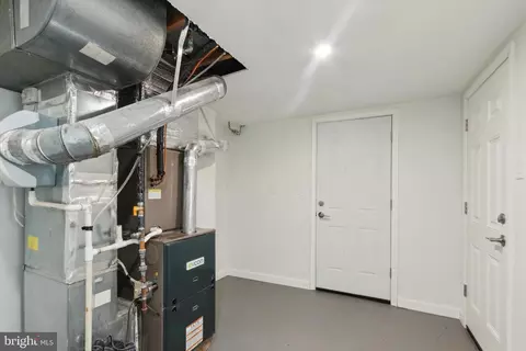 Entry Way - 313 Hanby Cir, Boothwyn, PA 19061 photo 4 of 4