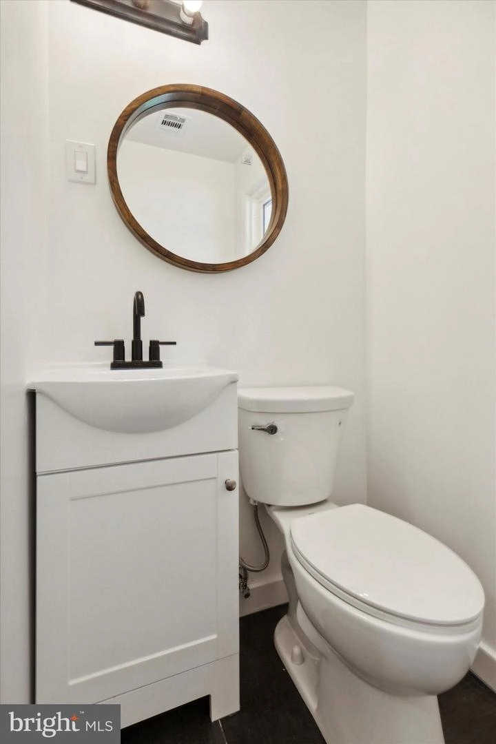Bath - 313 Hanby Cir, Boothwyn, PA 19061 photo 4 of 4
