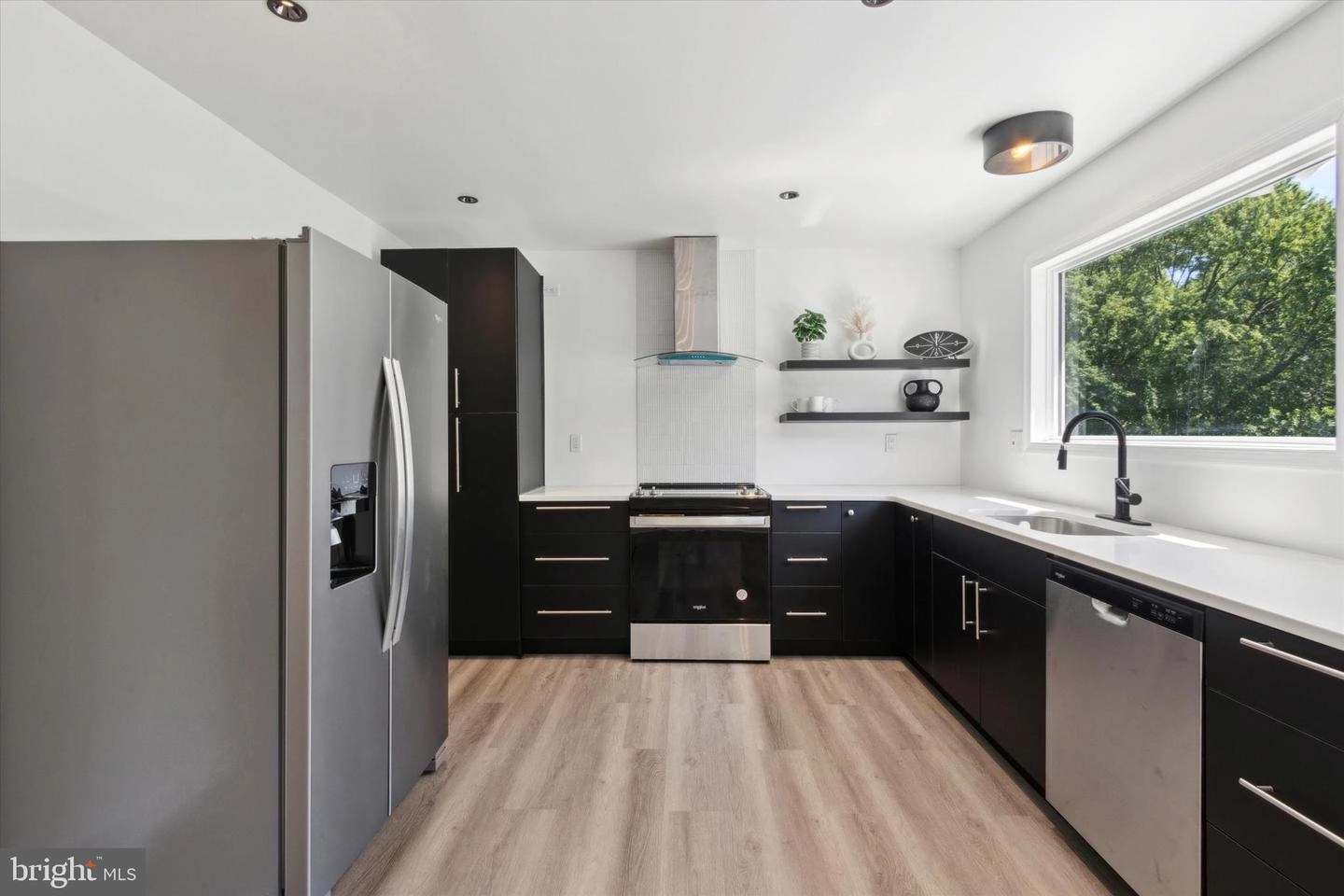 Kitchen - 313 Hanby Cir, Boothwyn, PA 19061 photo 2 of 2