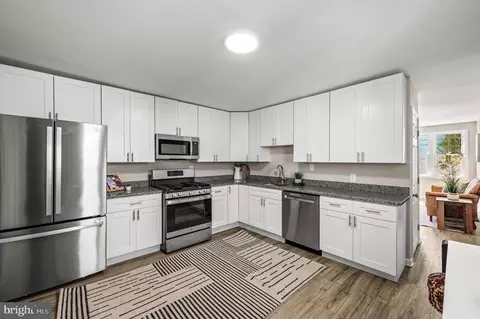328 E Rdg, Marcus Hook, PA 19061 photo 6