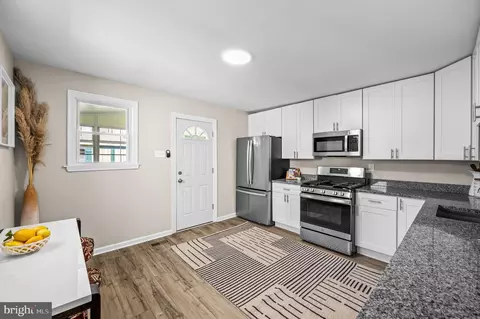 328 E Rdg, Marcus Hook, PA 19061 photo 5