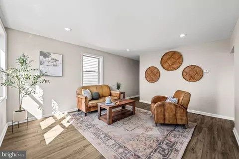 328 E Rdg, Marcus Hook, PA 19061 photo 3