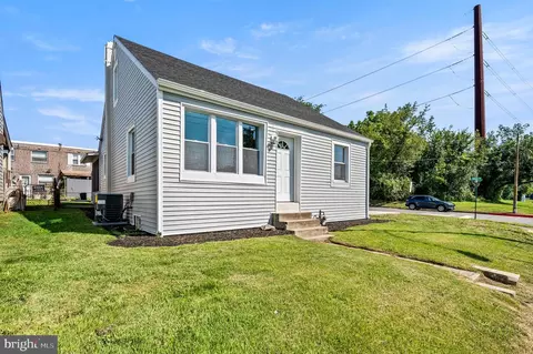 328 E Rdg, Marcus Hook, PA 19061 photo 2
