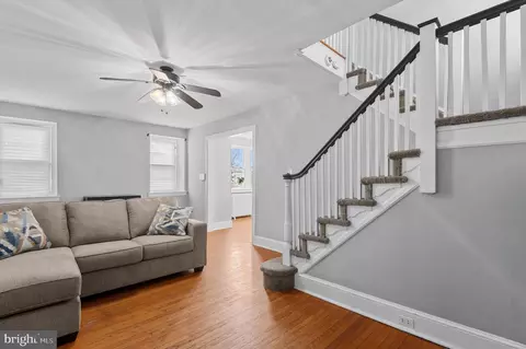 Entry Way - 7 Harvin Rd, Upper Darby, PA 19082 photo 2 of 11