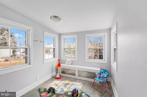 Entry Way - 7 Harvin Rd, Upper Darby, PA 19082 photo 3 of 11