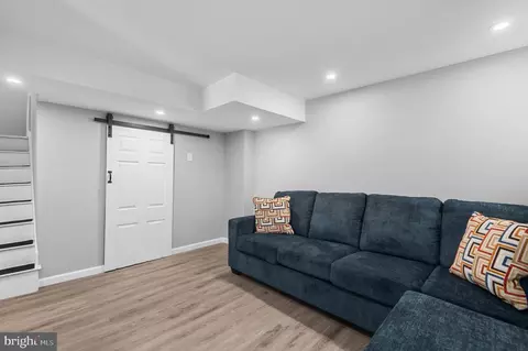 Entry Way - 7 Harvin Rd, Upper Darby, PA 19082 photo 9 of 11