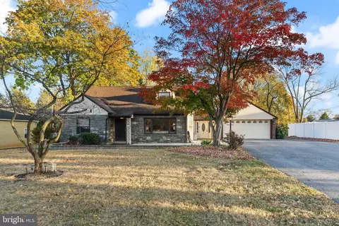 617 Marshall Dr, Broomall, PA 19008