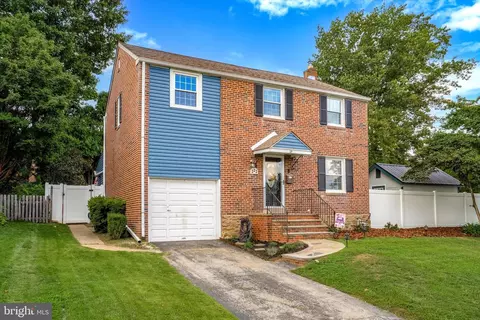 222 Edgehill Dr, Havertown, PA 19083