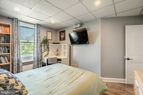 Bedroom - 112 Academy Ln, Upper Darby, PA 19082 photo 4 of 5