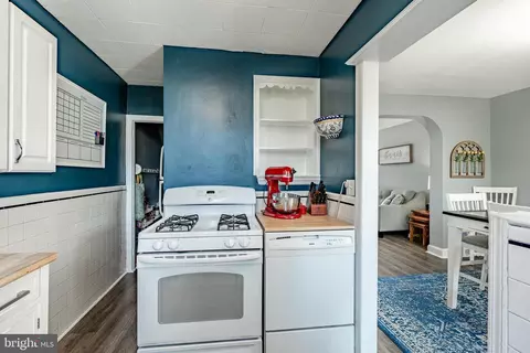 Entry Way - 112 Academy Ln, Upper Darby, PA 19082 photo 1 of 2