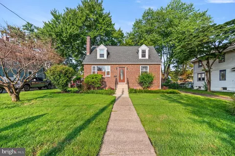 218 E Roland Rd, Brookhaven, PA 19015