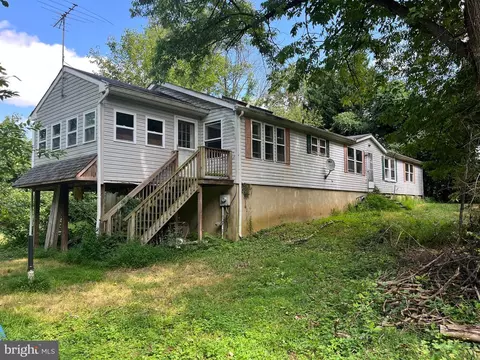 4463 Garnet Mine Rd, Boothwyn, PA 19061