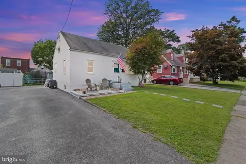 215 Fernwood Ave, Folsom, PA 19033