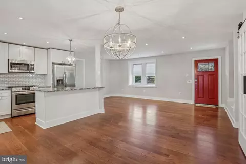 Living - 115 N Rolling Rd, Springfield, PA 19064 photo 4 of 4