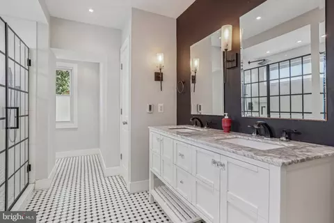 Bath - 115 N Rolling Rd, Springfield, PA 19064 photo 1 of 3