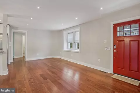 Living - 115 N Rolling Rd, Springfield, PA 19064 photo 3 of 4
