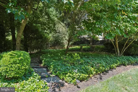 Exterior - 302 Valley Pl, Wayne, PA 19087 photo 15 of 18