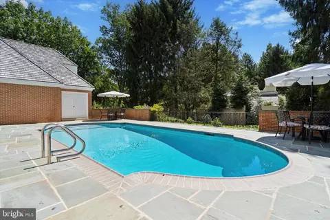 Exterior - 302 Valley Pl, Wayne, PA 19087 photo 11 of 18