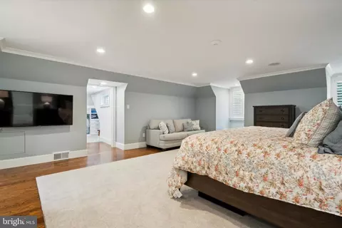 Bedroom - 302 Valley Pl, Wayne, PA 19087 photo 3 of 10