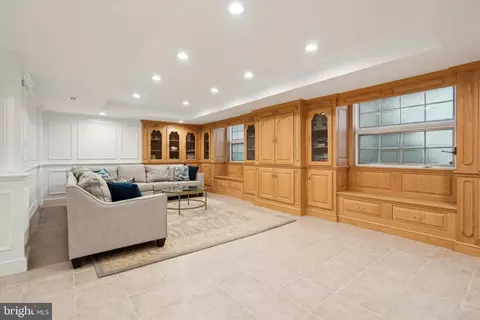 Living - 302 Valley Pl, Wayne, PA 19087 photo 2 of 2