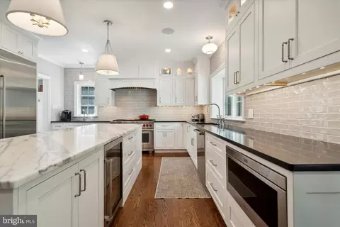 Kitchen - 302 Valley Pl, Wayne, PA 19087 photo 2 of 7