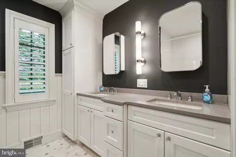 Bath - 302 Valley Pl, Wayne, PA 19087 photo 6 of 7