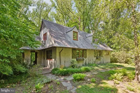 209 W Possum Hollow Rd, Rose Valley, PA 19086