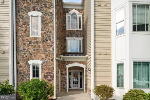 631 Creekside Dr, Brookhaven, PA 19015