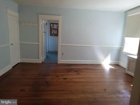 Living - 3 S Brighton Ave, Upper Darby, PA 19082 photo 3 of 5