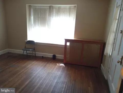 Living - 3 S Brighton Ave, Upper Darby, PA 19082 photo 2 of 5