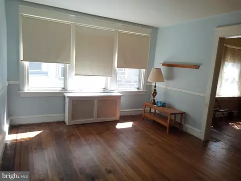 Living - 3 S Brighton Ave, Upper Darby, PA 19082 photo 4 of 5