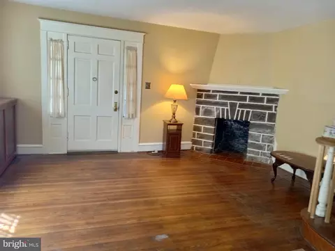 Living - 3 S Brighton Ave, Upper Darby, PA 19082 photo 1 of 5