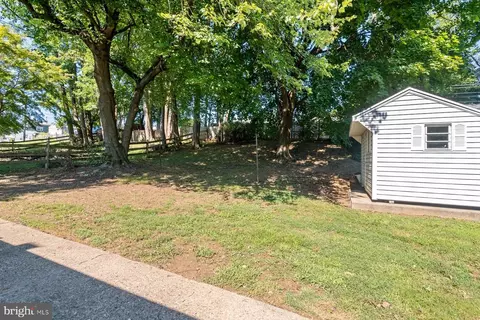 Exterior - 108 E Garrison Rd, Brookhaven, PA 19015 photo 5 of 12