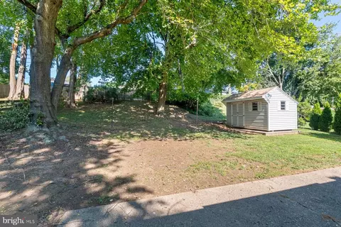 Exterior - 108 E Garrison Rd, Brookhaven, PA 19015 photo 6 of 12