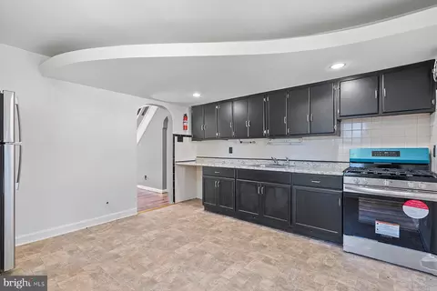 Entry Way - 108 E Garrison Rd, Brookhaven, PA 19015 photo 3 of 5