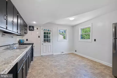 Entry Way - 108 E Garrison Rd, Brookhaven, PA 19015 photo 2 of 5
