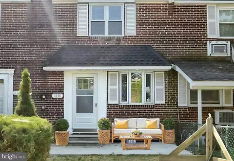 2015 Delmar Dr, Folcroft, PA 19032