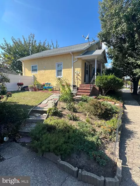 347 Mohican St, Lester, PA 19029