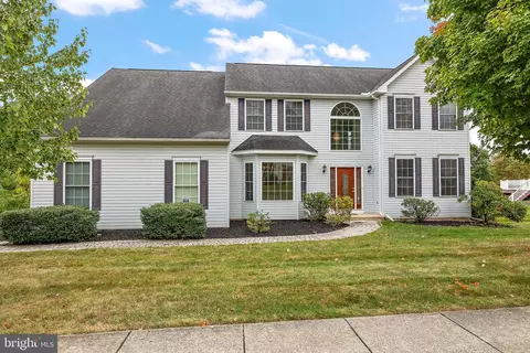 23 Twin Creeks Dr, Thornton, PA 19373